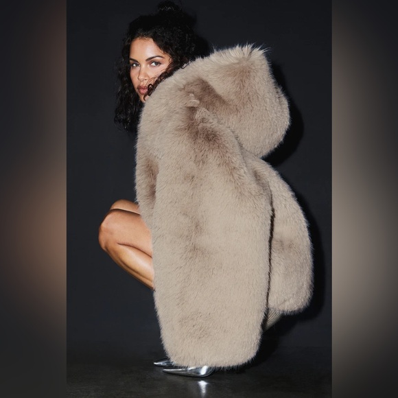 ALO Yoga Opulent Faux Fur Statement Jacket m/l oat - Picture 2 of 8